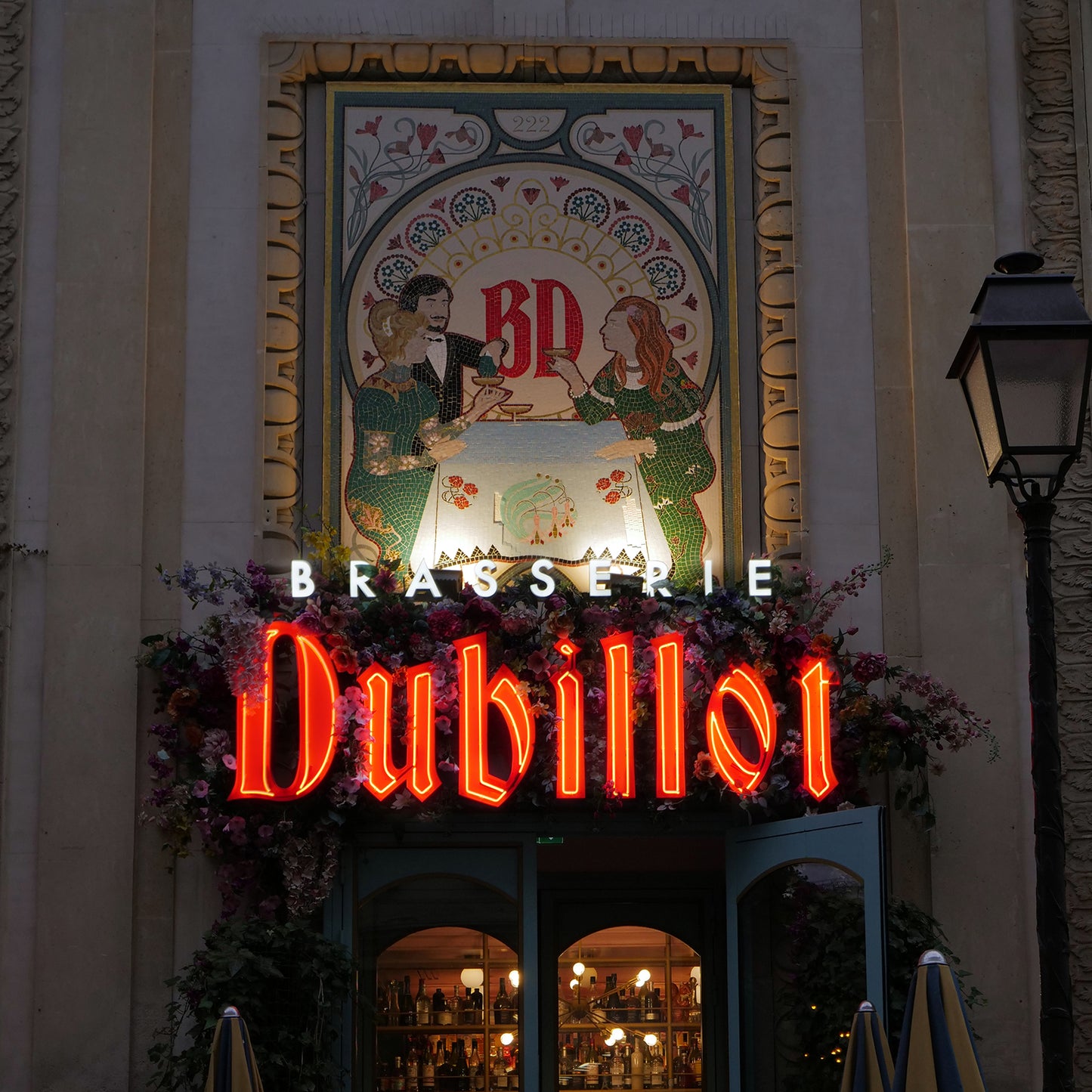 ENSEIGNES LUMINEUSES / BRASSERIE DUBILLOT / PARIS II