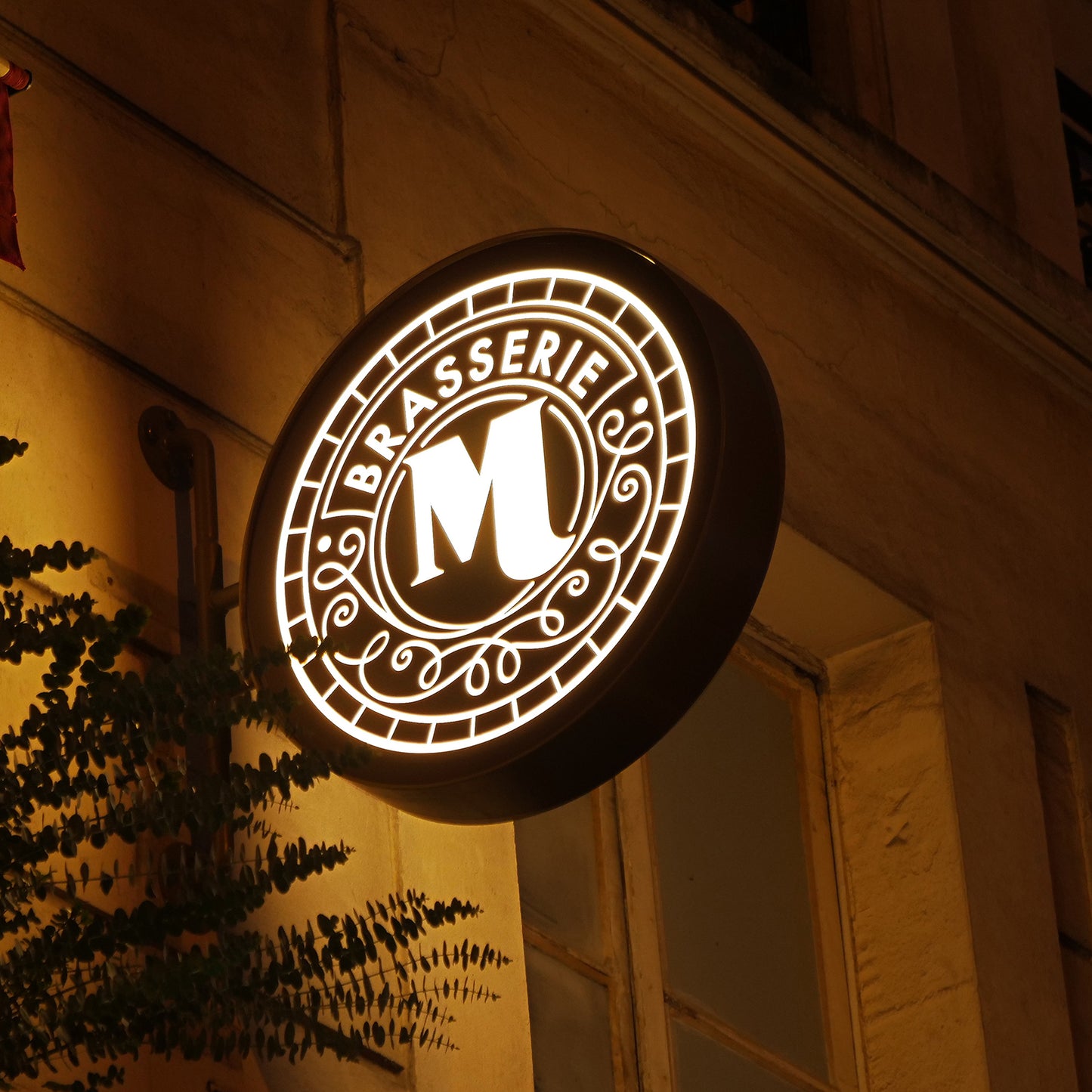 ENSEIGNES LUMINEUSES / BRASSERIE MARTIN / PARIS XI