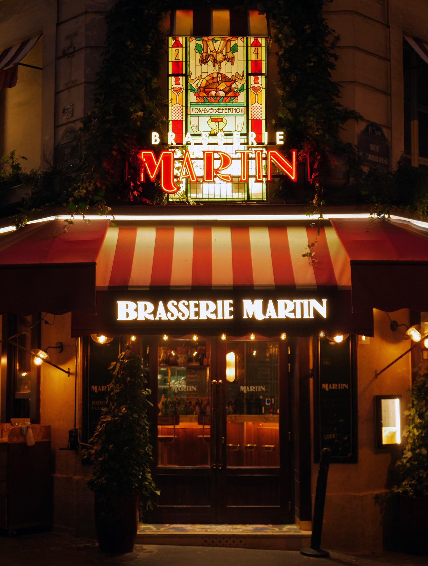 ENSEIGNES LUMINEUSES / BRASSERIE MARTIN / PARIS XI