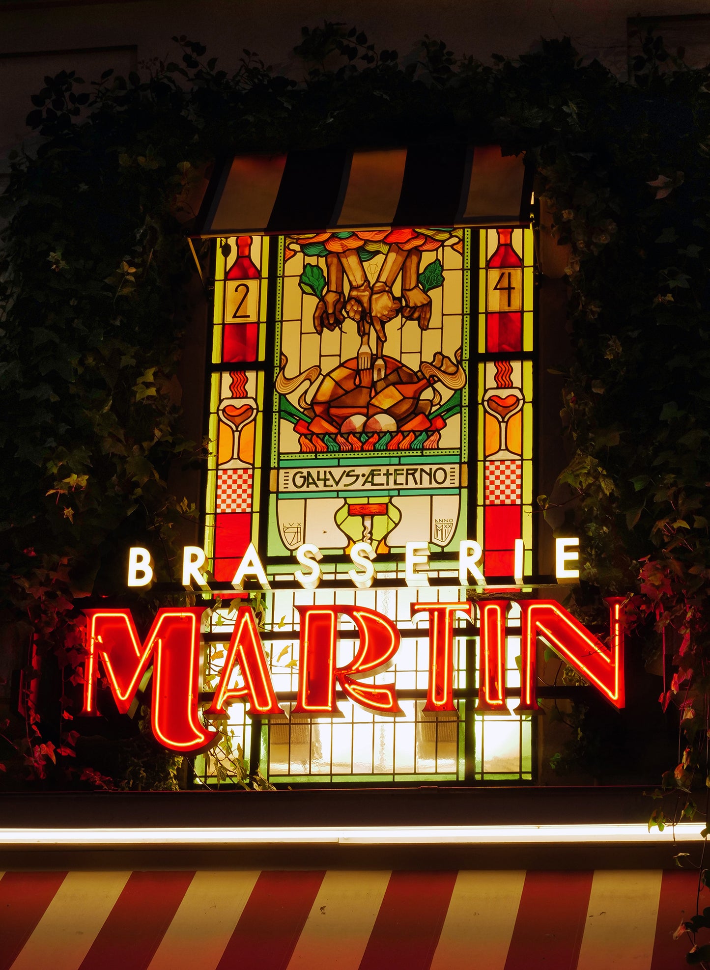 ENSEIGNES LUMINEUSES / BRASSERIE MARTIN / PARIS XI