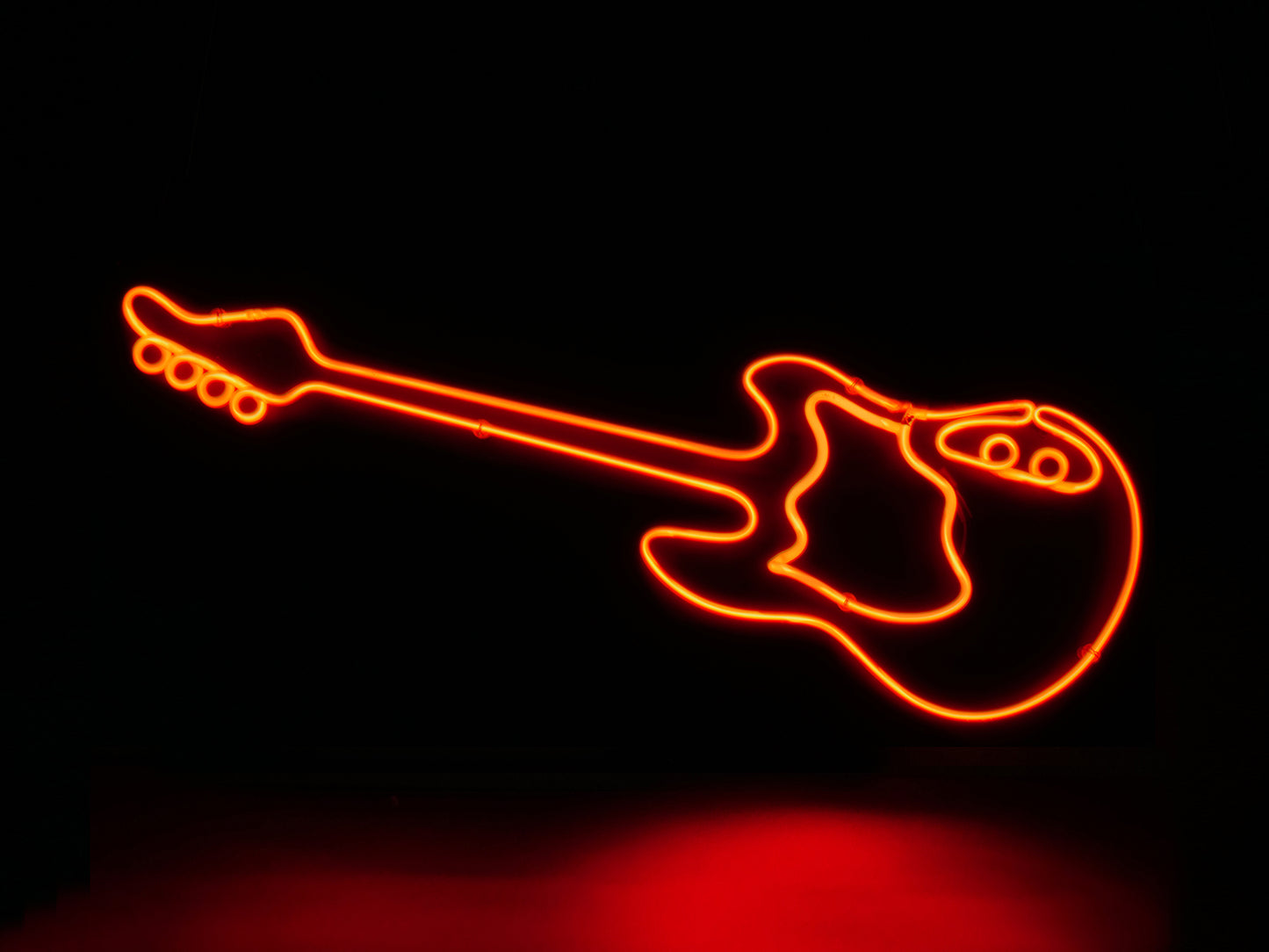 LOCATION ENSEIGNE NEON / GUITARE BASSE FENDER ROUGE