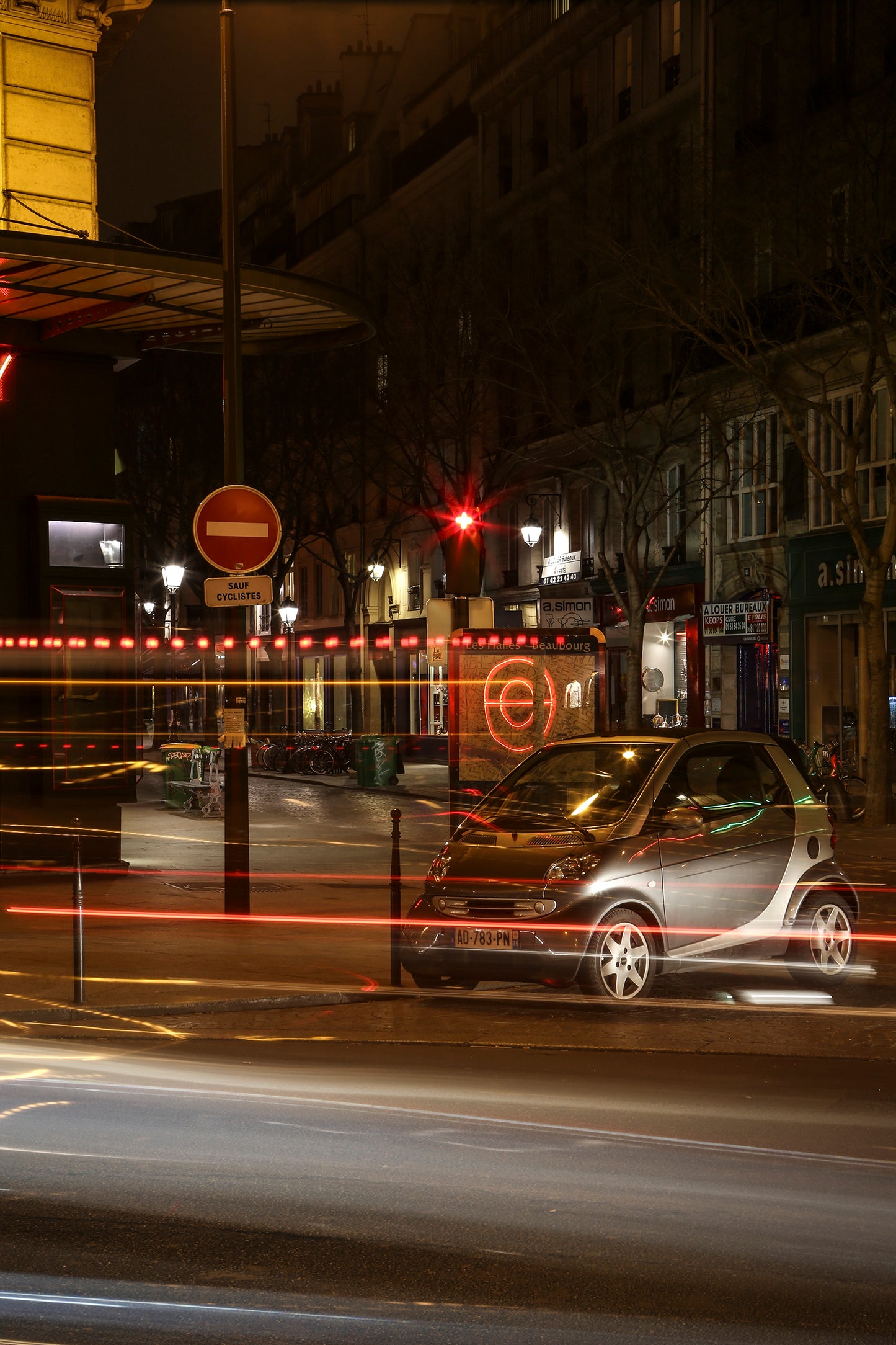 ENSEIGNES DE RÉSEAUX / DIESEL / PARIS