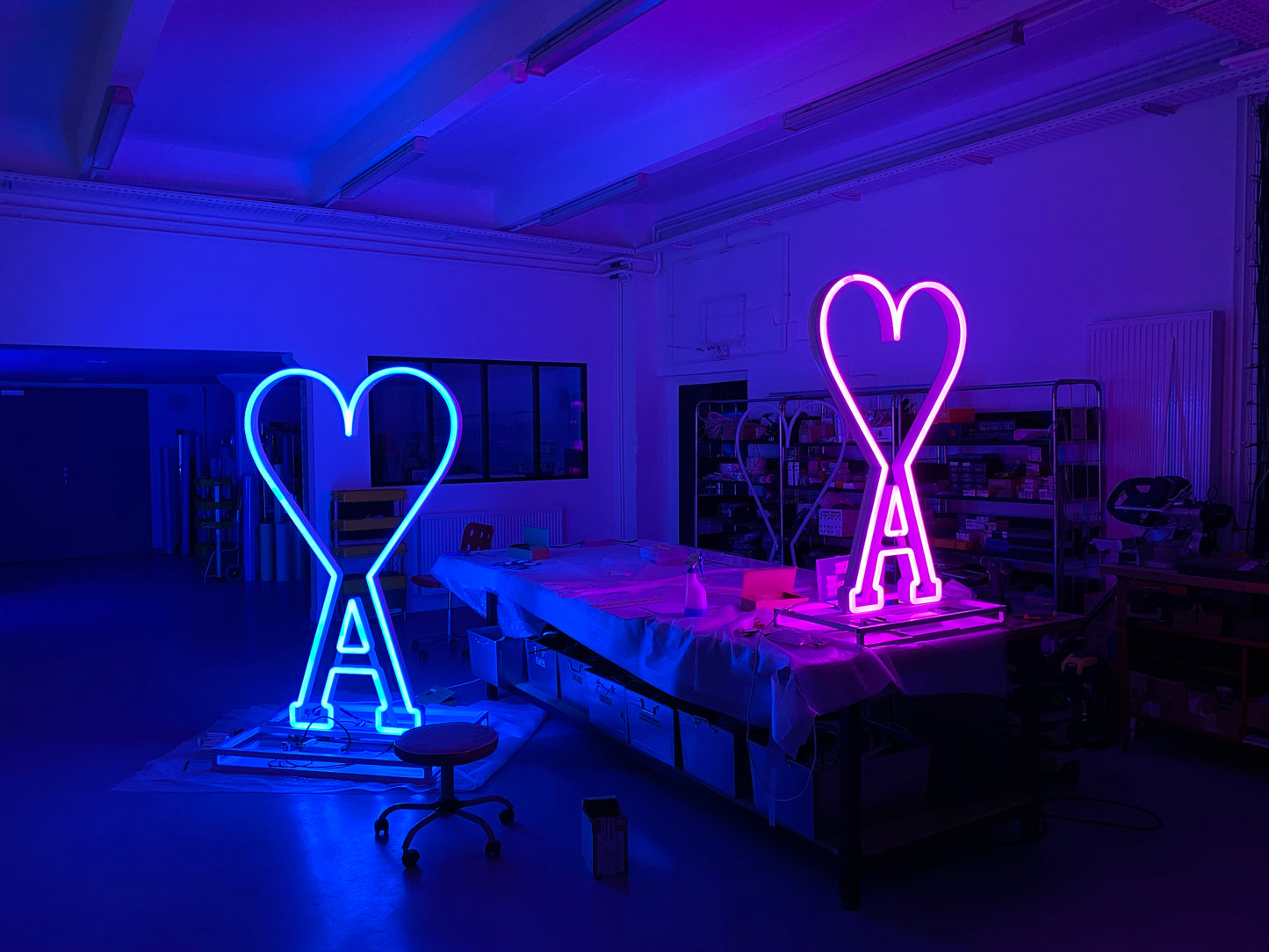 ENSEIGNES LUMINEUSES / AMI / LE BON MARCHÉ PARIS VII
