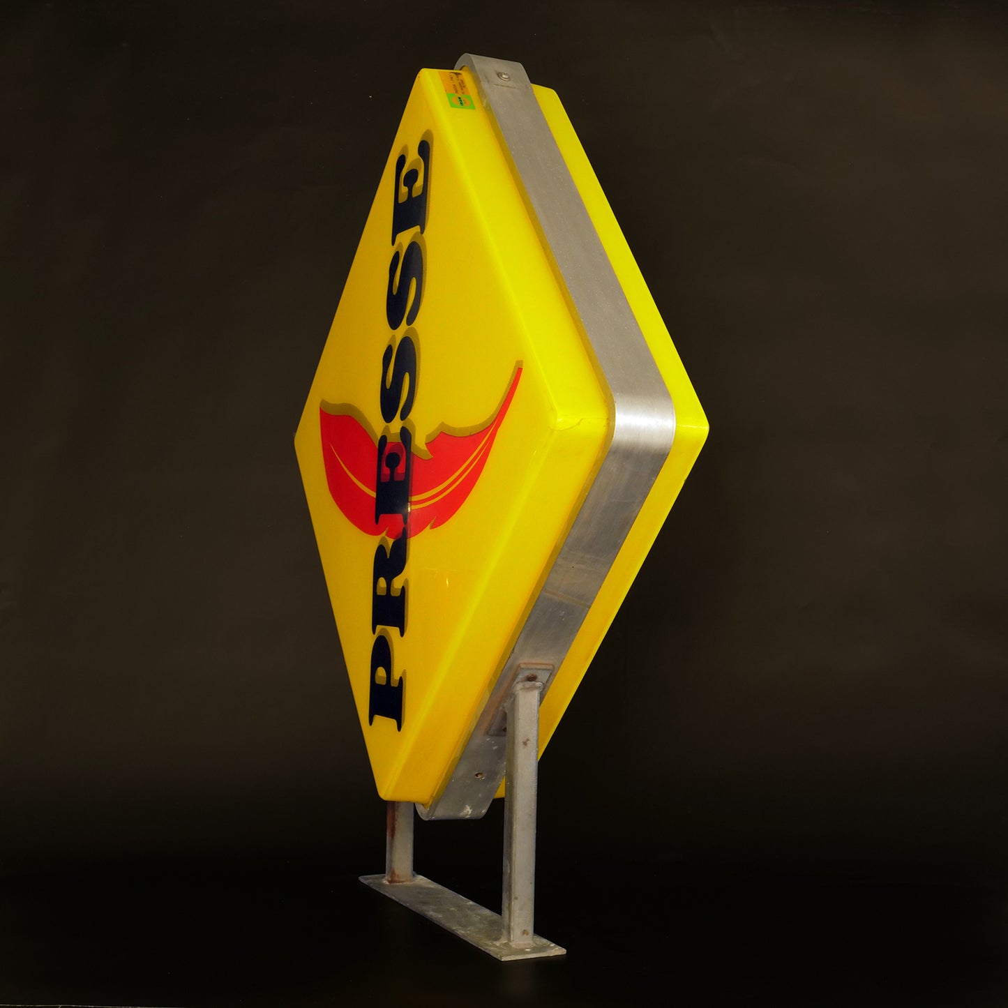 LOCATION GRANDE ENSEIGNE LUMINEUSE / ENSEIGNE DRAPEAU - DOUBLE FACE / PRESS