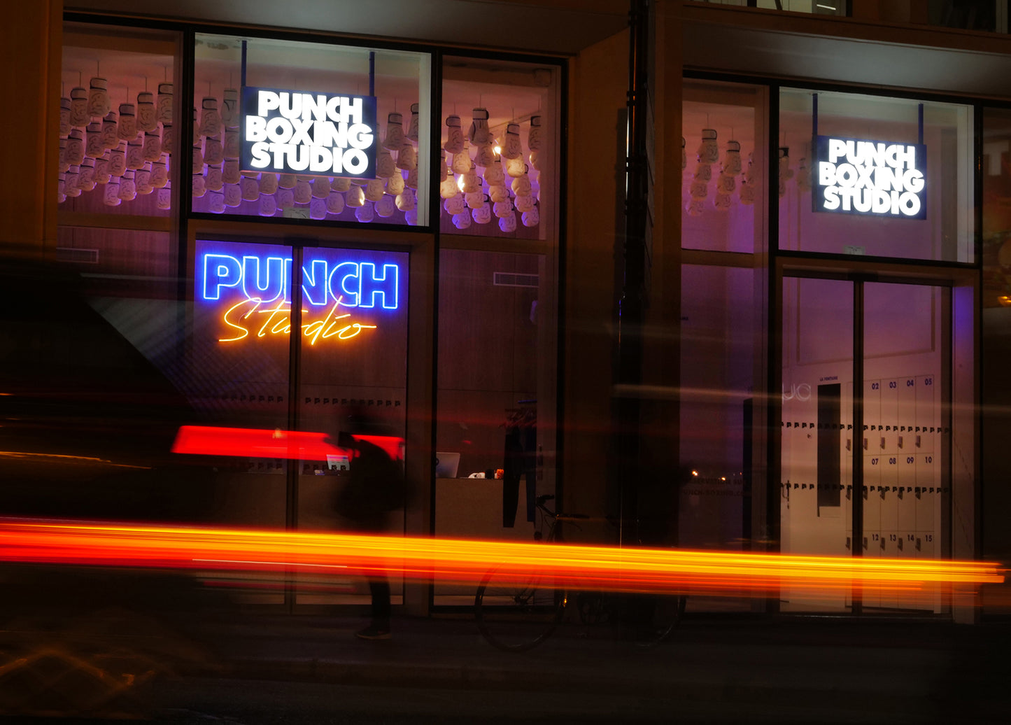 ENSEIGNE LUMINEUSE / PUNCH STUDIO / NEUILLY-SUR-SEINE