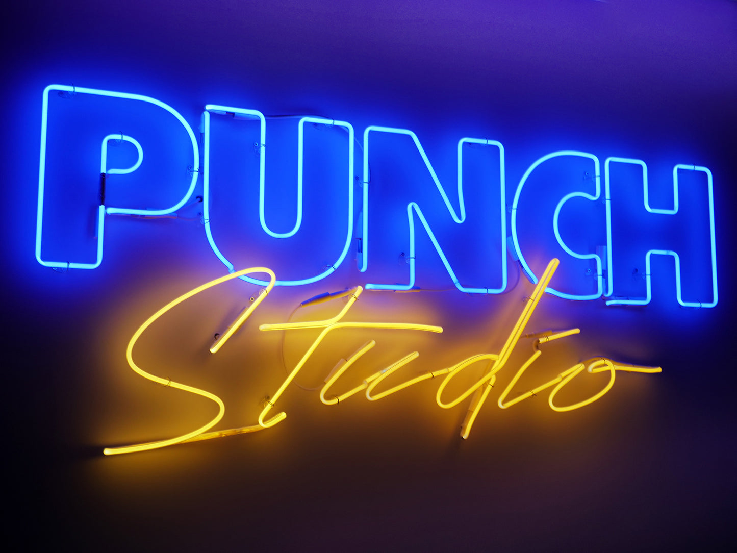 ENSEIGNE LUMINEUSE / PUNCH STUDIO / NEUILLY-SUR-SEINE