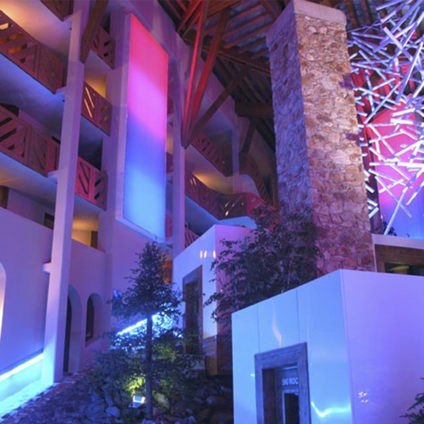 GULLIVERRE_ENSEIGNES_LUMINEUSES_ECLAIRAGE_LIGHTING