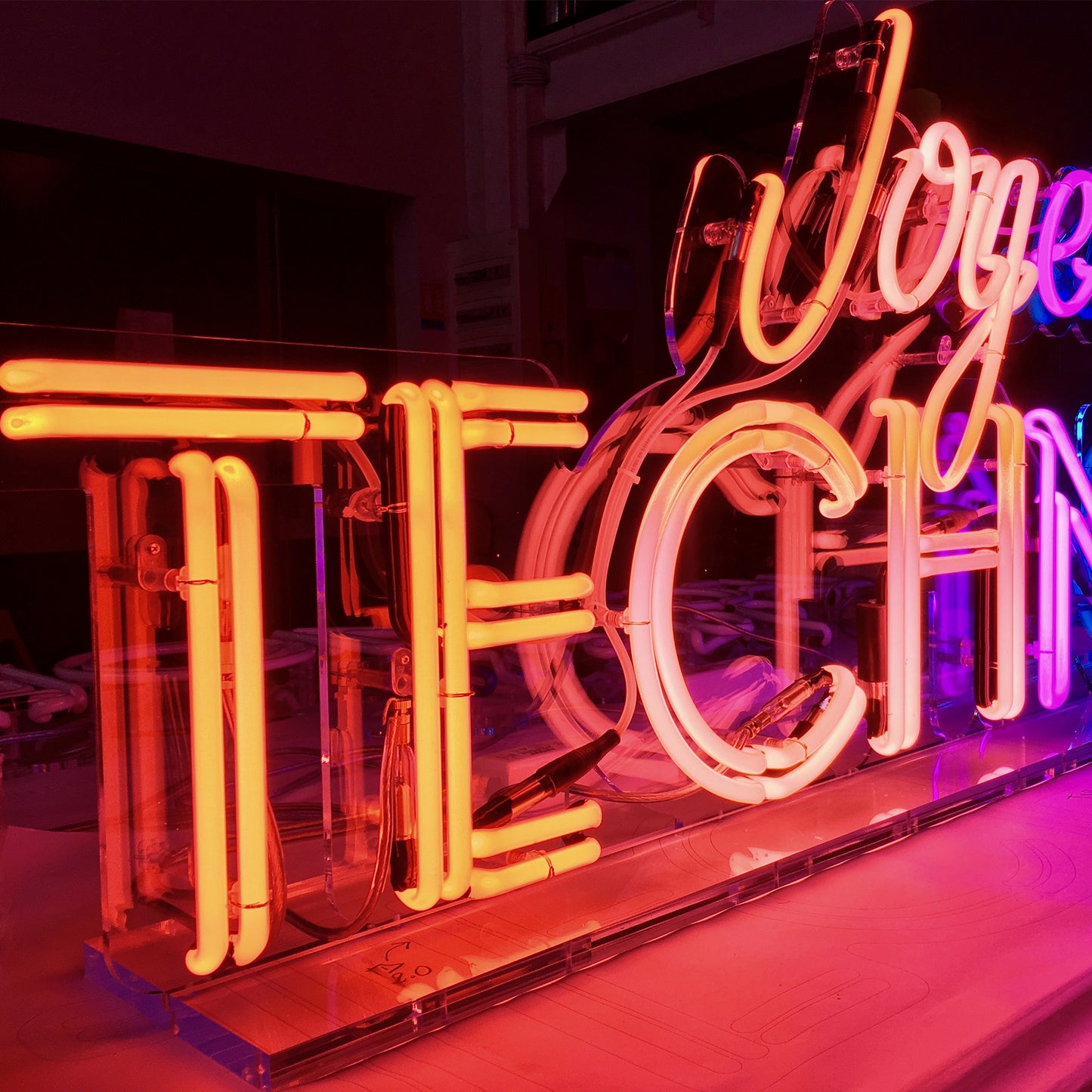 GULLIVERRE ENSEIGNES LUMINEUSES ECLAIRAGE NEON