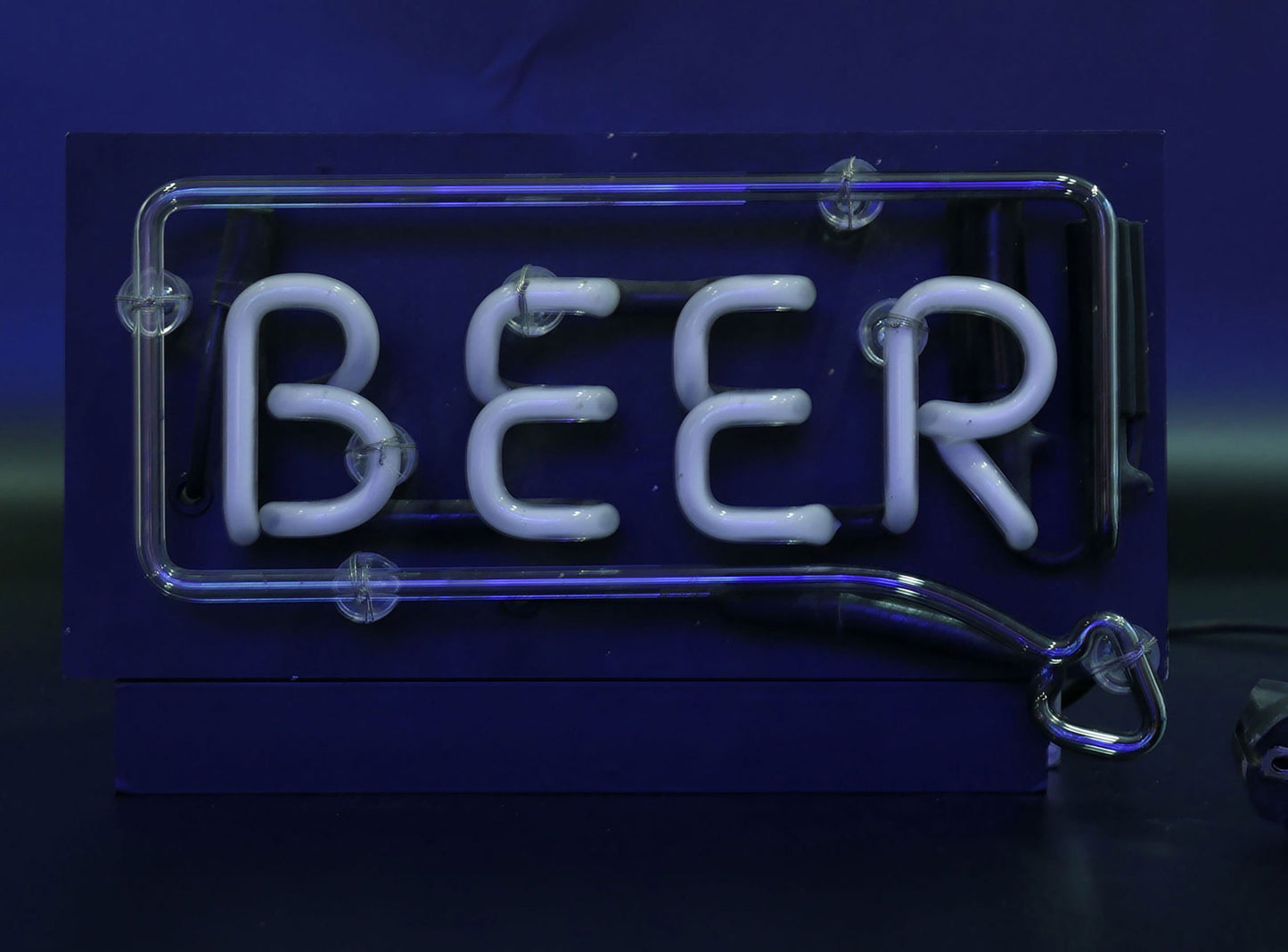 GULLIVERRE ENSEIGNES LUMINEUSES ECLAIRAGE LOCATION NEON