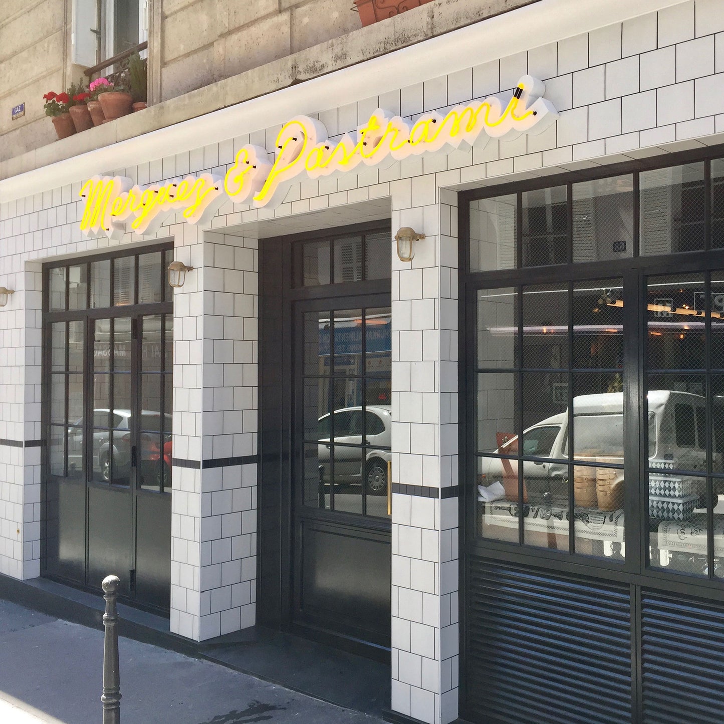 ENSEIGNE LUMINEUSE / MERGUEZ&PASTRAMI / PARIS IX