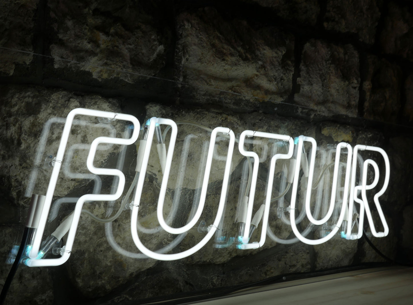 GULLIVERRE ENSEIGNES LUMINEUSES ECLAIRAGE LOCATION NEON