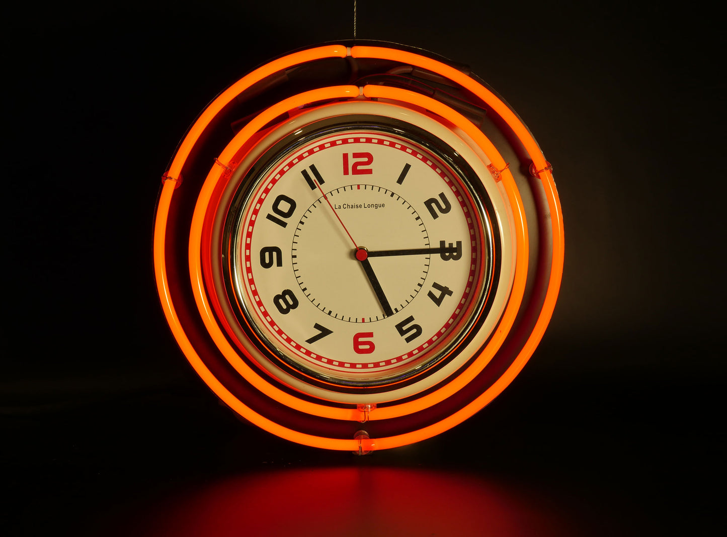 LOCATION ENSEIGNE NEON / HORLOGE