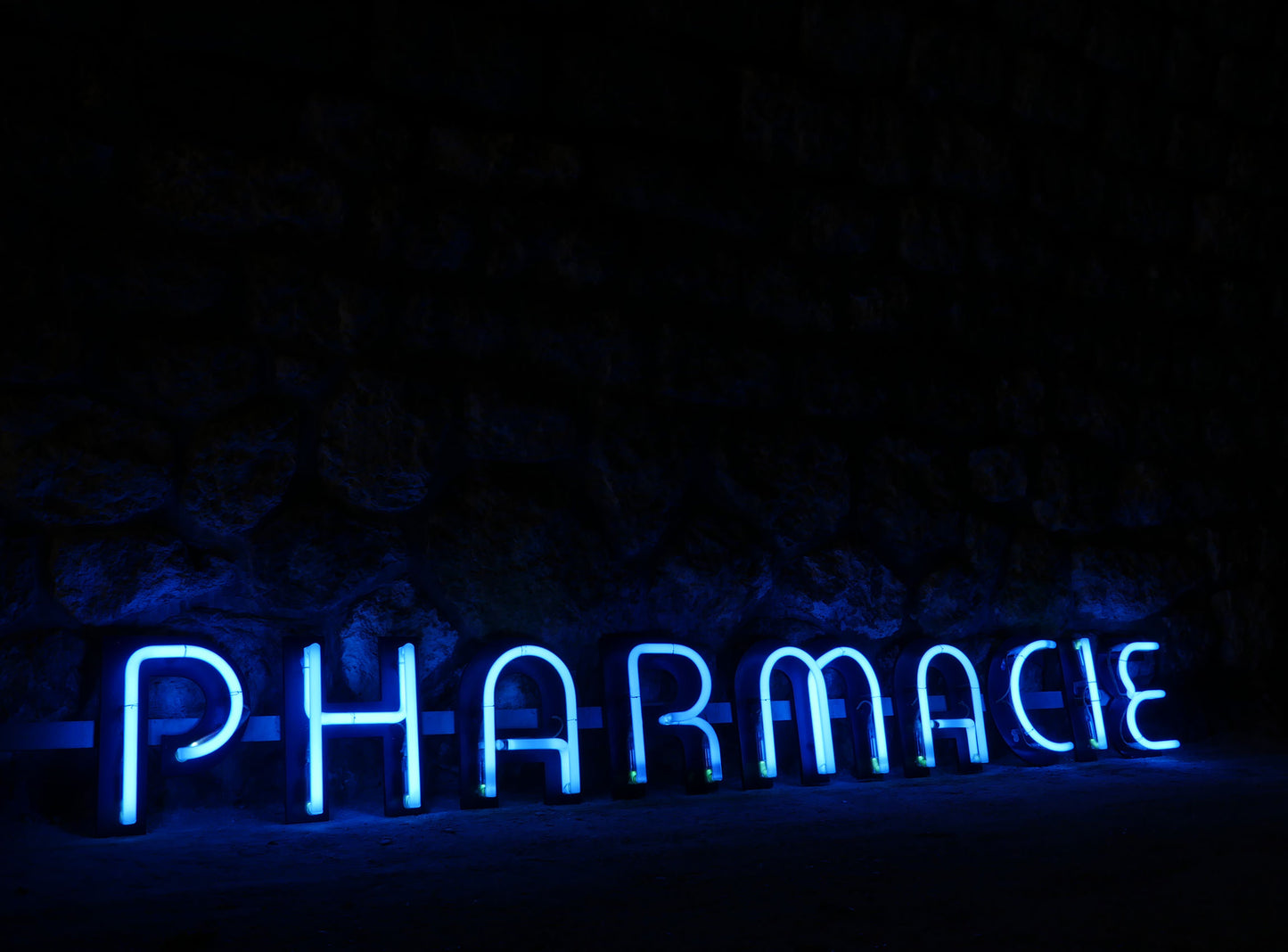 GULLIVERRE ENSEIGNES LUMINEUSES ECLAIRAGE LOCATION NEON PHARMACIE