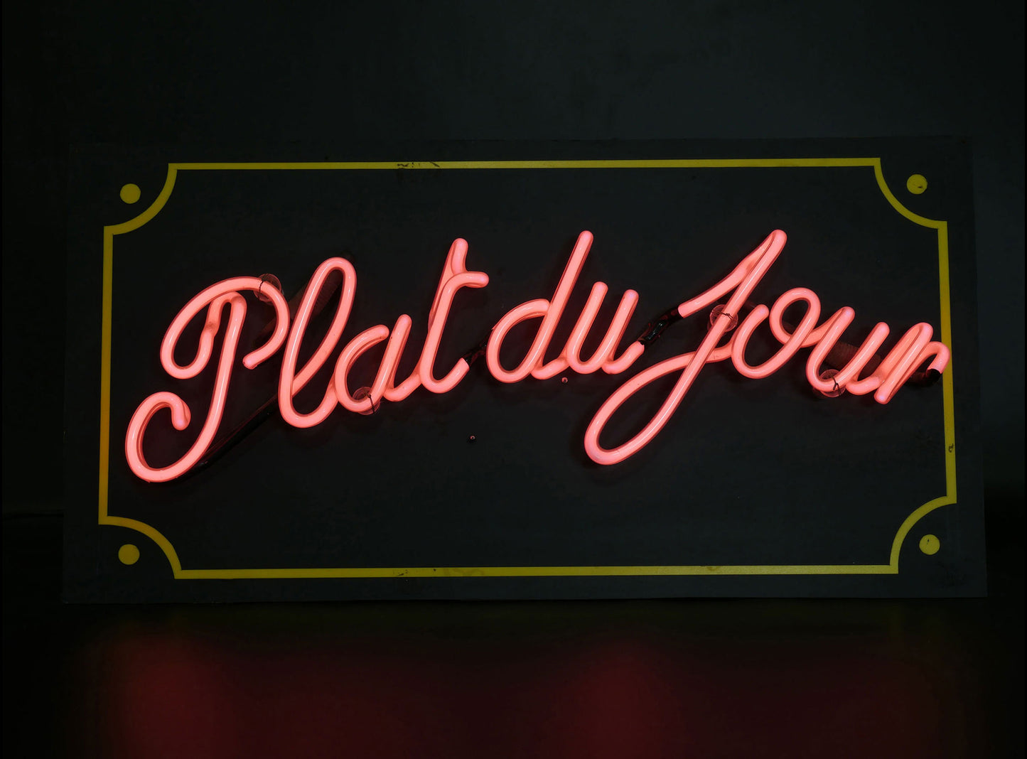 LOCATION ENSEIGNE NEON / PLAT DU JOUR