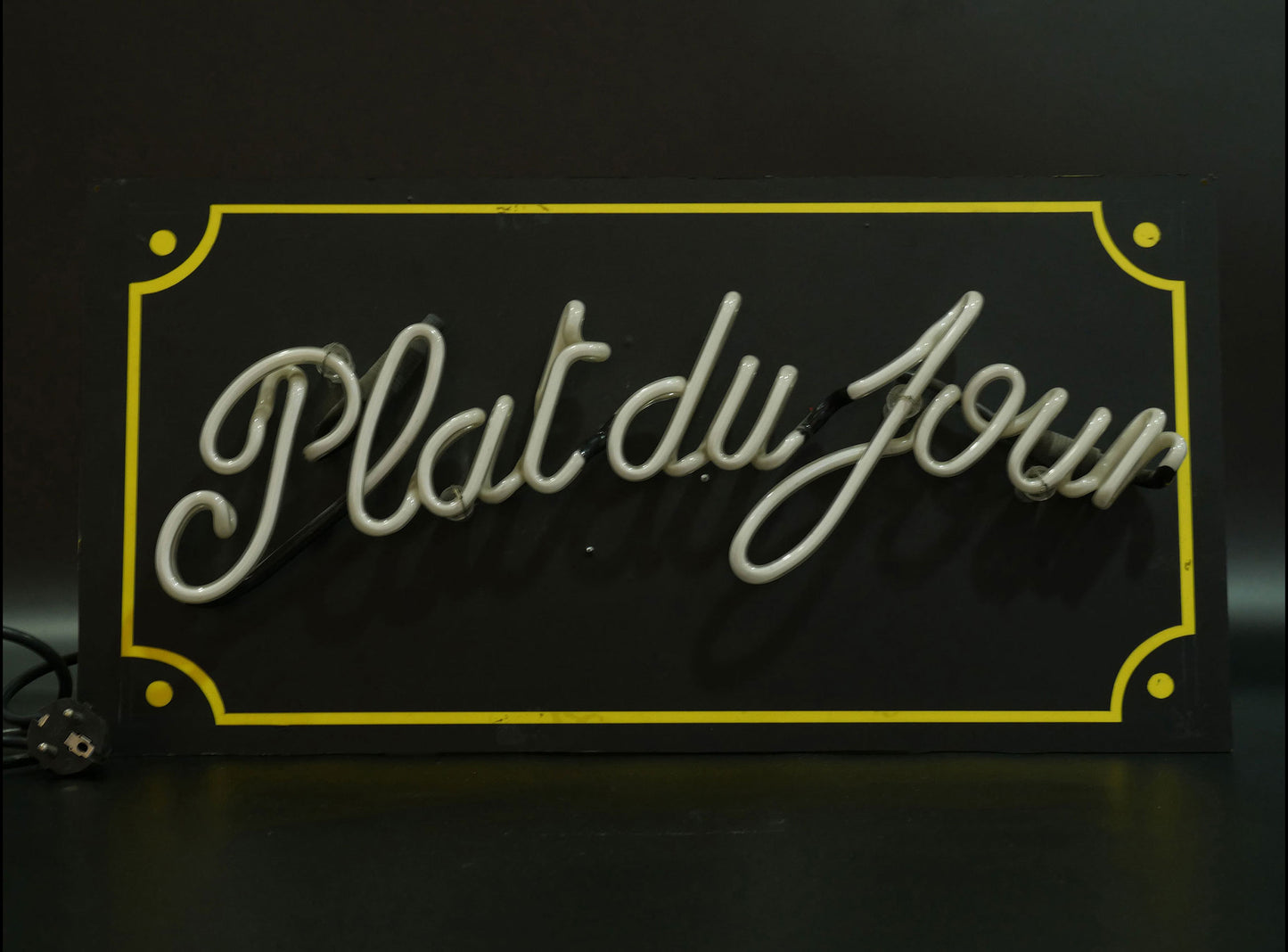 LOCATION ENSEIGNE NEON / PLAT DU JOUR