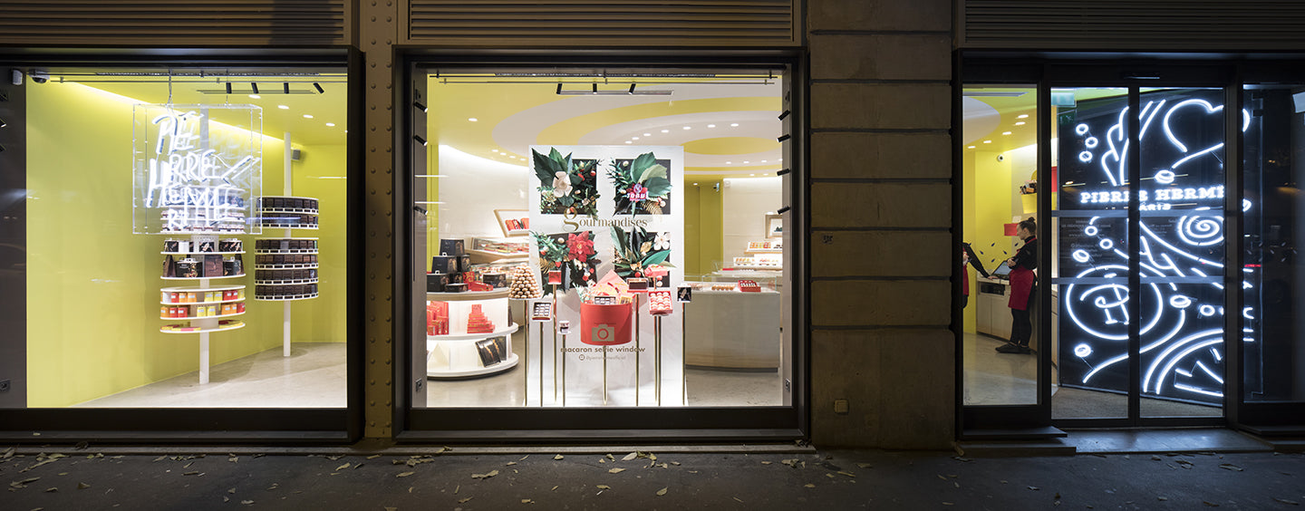 ENSEIGNE LUMINEUSE / PIERRE HERMÉ / PARIS III